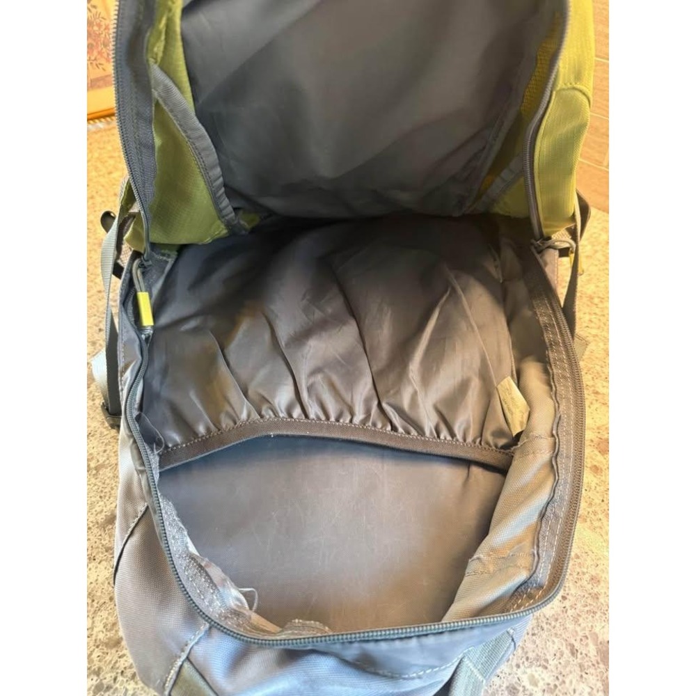 Kelty Redtail W Leaf Green and Gray Travel Camping Hiking Gorpcore Backpack - Picture 2 of 10
